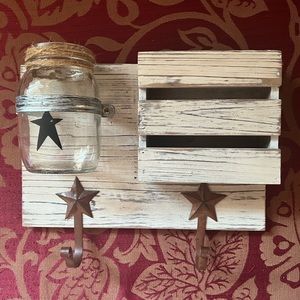 Country/rustic key and mail holder.